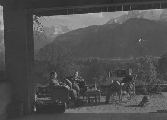 J D Henderson-uprostřed-Berchtesgaden,Germany,May 1945